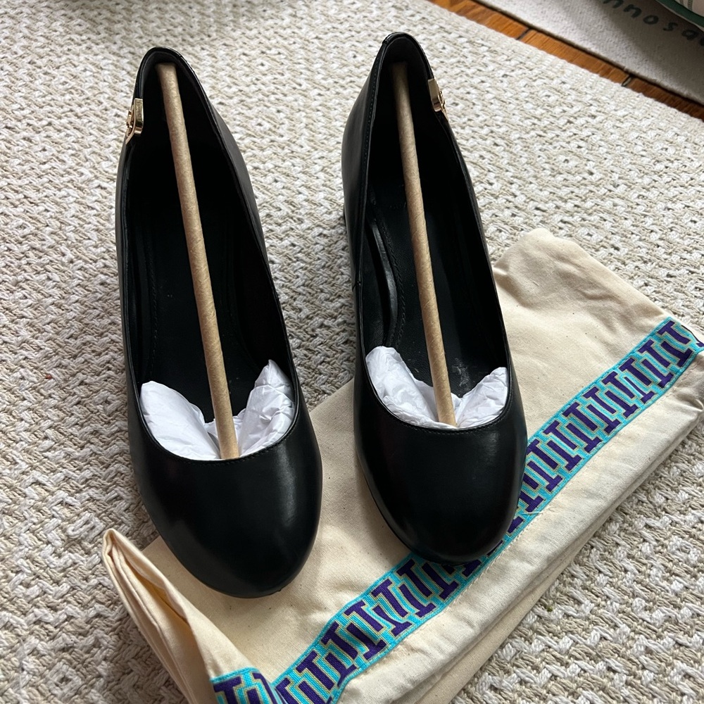 Tory Burch Elizabeth 40 MM Round Toe Pump